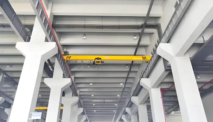 Bracket-supported cranes